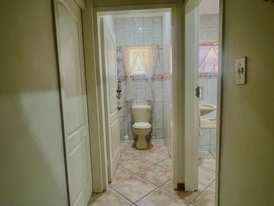 5 Bedroom Property for Sale in Protea Park North West